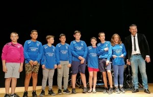 Le Maire de Coutras récompense notre équipe U13 pour leur formidable parcours en championnat